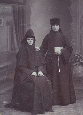 Монахини Евгения и Александра Ефимовы